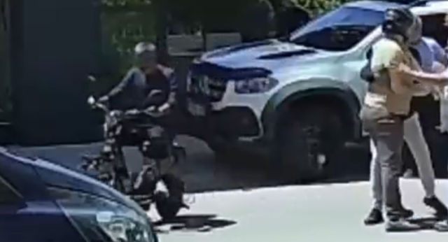 Antalya'da trafikte yumruk yumruğa kavgaya tutuşan adamın motosikleti çalındı