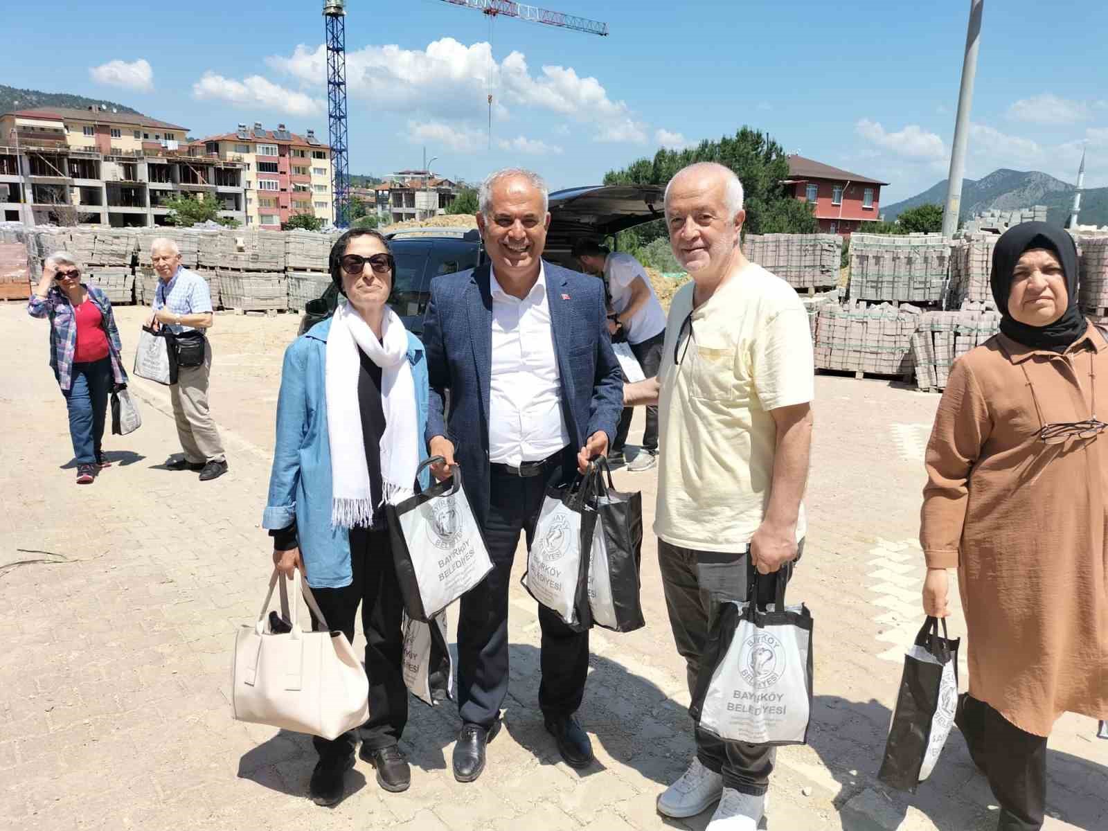 Huzurevi sakinleri Bayırköy’ü gezerek kültürü hakkında bilgi edindi
