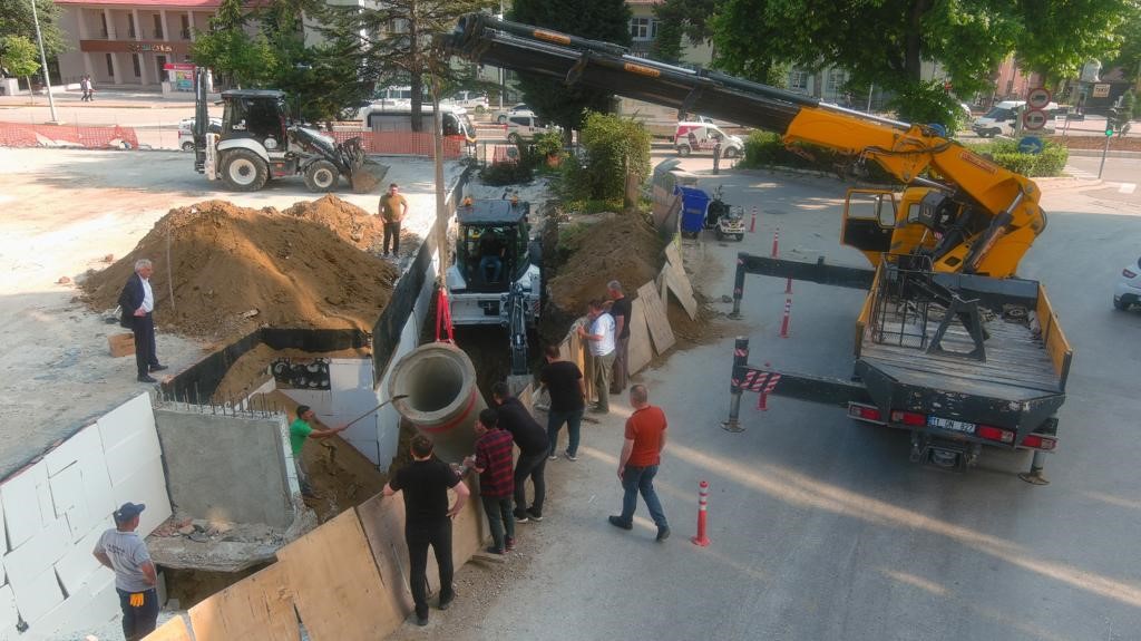 Başkan Bakkalcıoğlu altyapı çalışmalarına katıldı