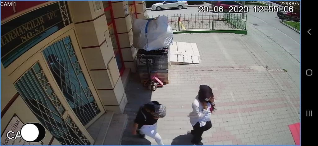 Eskişehir’de iki kadın 20 dakikada 300 bin TL değerinde ziynet eşyası ve para çaldı