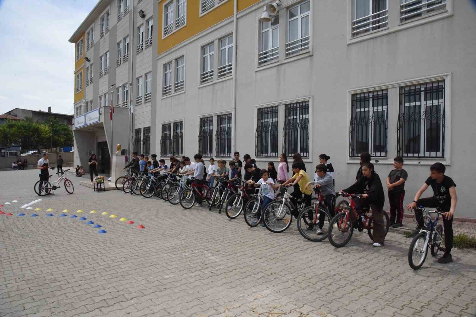 Bilecik Belediyesinden öğrencilere bisiklet eğitimi