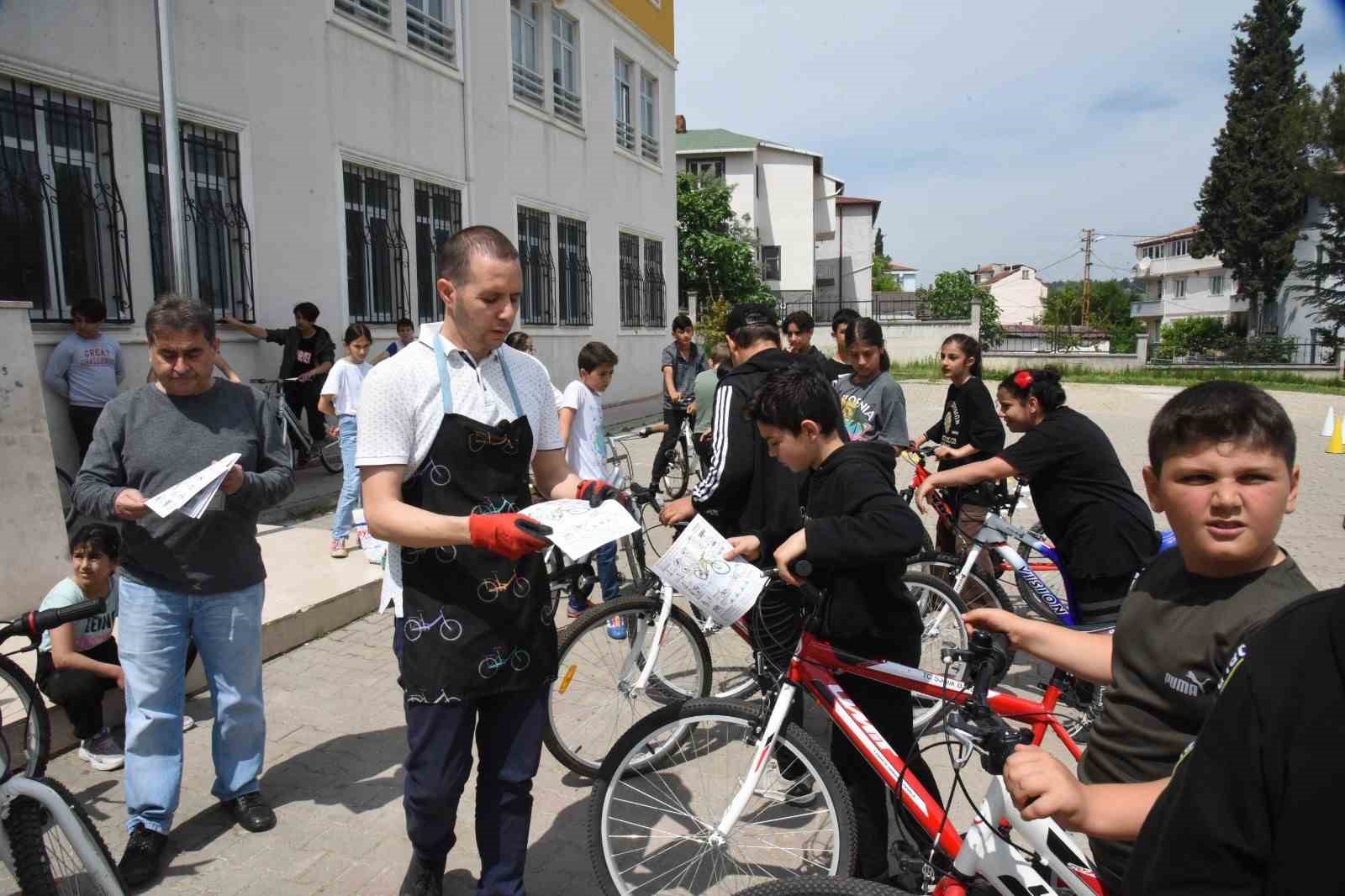 Bilecik Belediyesinden öğrencilere bisiklet eğitimi