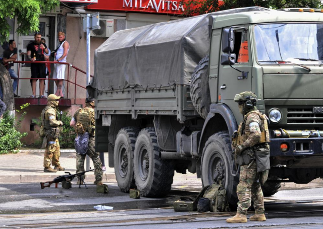 Wagner savaşçıları Rostov sokaklarında, halk ise tepkili! Ukrayna Ordusu tetikte