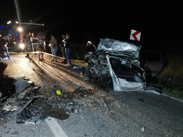 Ankara'da iki otomobil kafa kafaya çarpıştı: 3 ölü, 1 yaralı