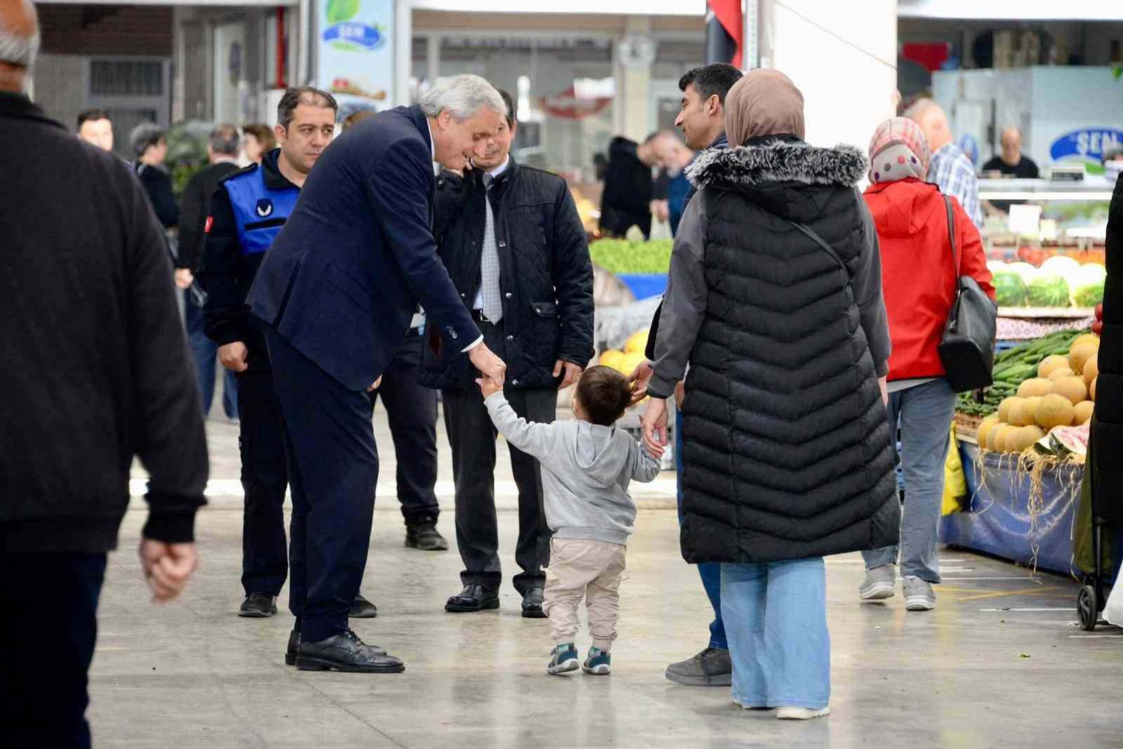 Başkan Bakkalcıoğlu, Kapalı Pazarda hemşehrileri ile bir araya geldi