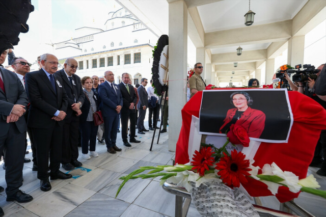 Seçimden sonra pek ortalarda görünmeyen Kılıçdaroğlu, cenazede görüntülendi