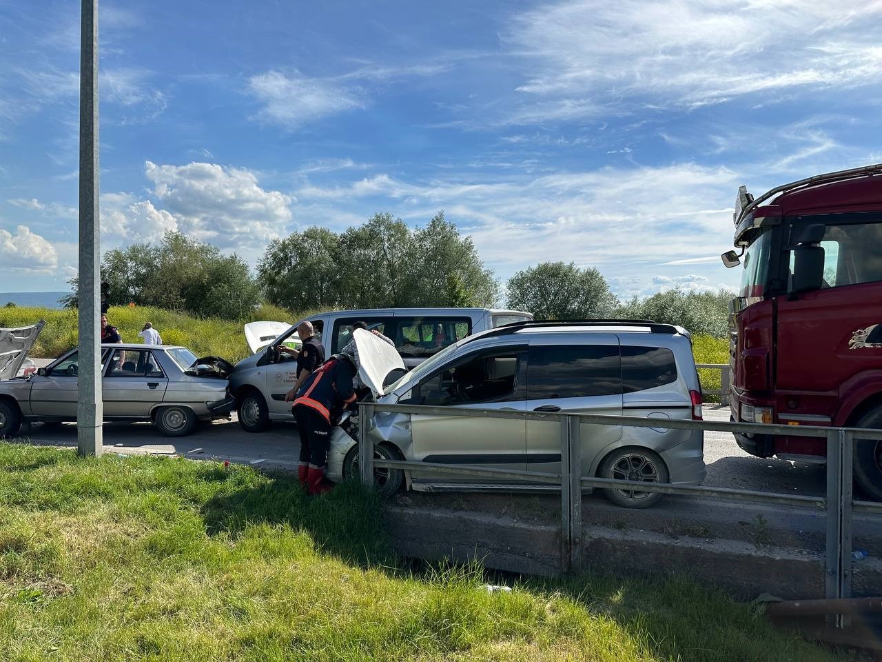 Tavşanlı’da zincirleme trafik kazası: 2 yaralı