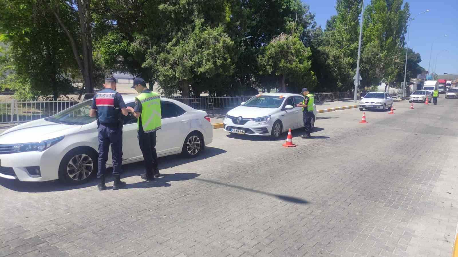 Şuhut’ta polis ve jandarmadan trafik denetimi