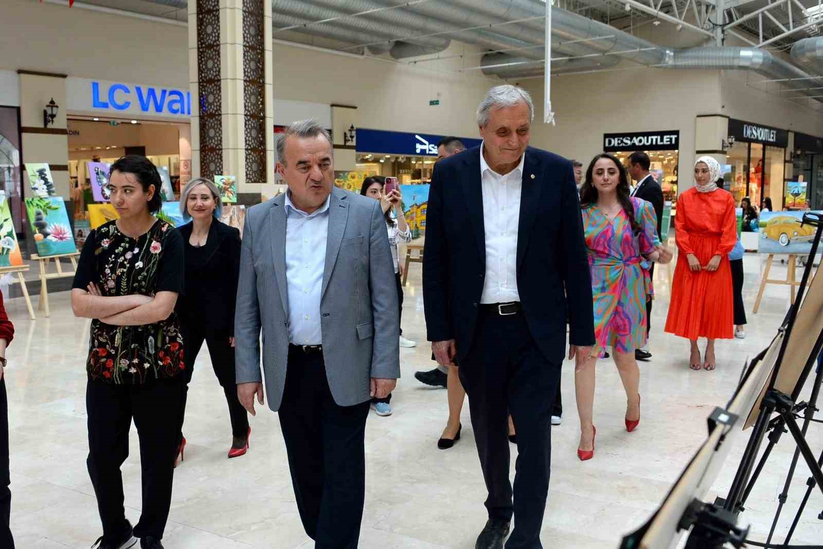 Başkan Bakkalcıoğlu resim sergisi açılışına katıldı
