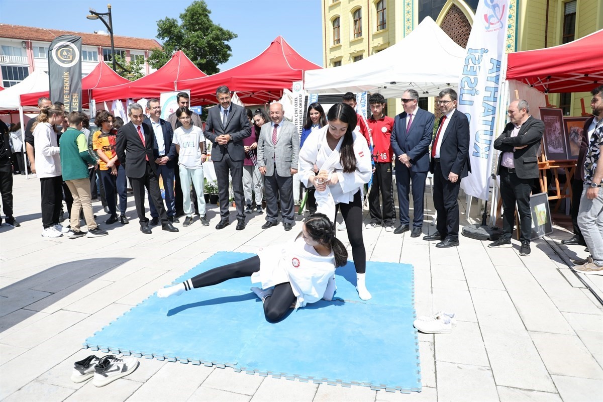 Kütahya’da Mesleki Teknik Eğitim Fuarı