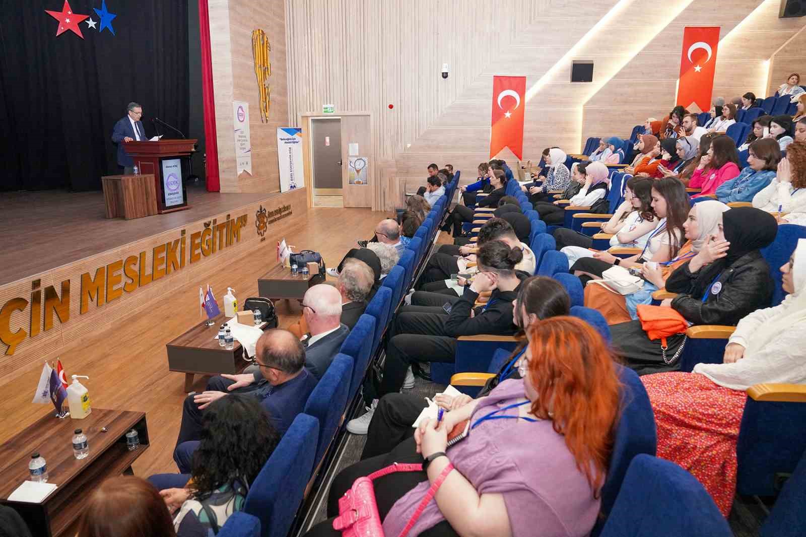 Başkan Ataç Uluslararası Erken Çocukluk Eğitimi Kongresi’ne katıldı