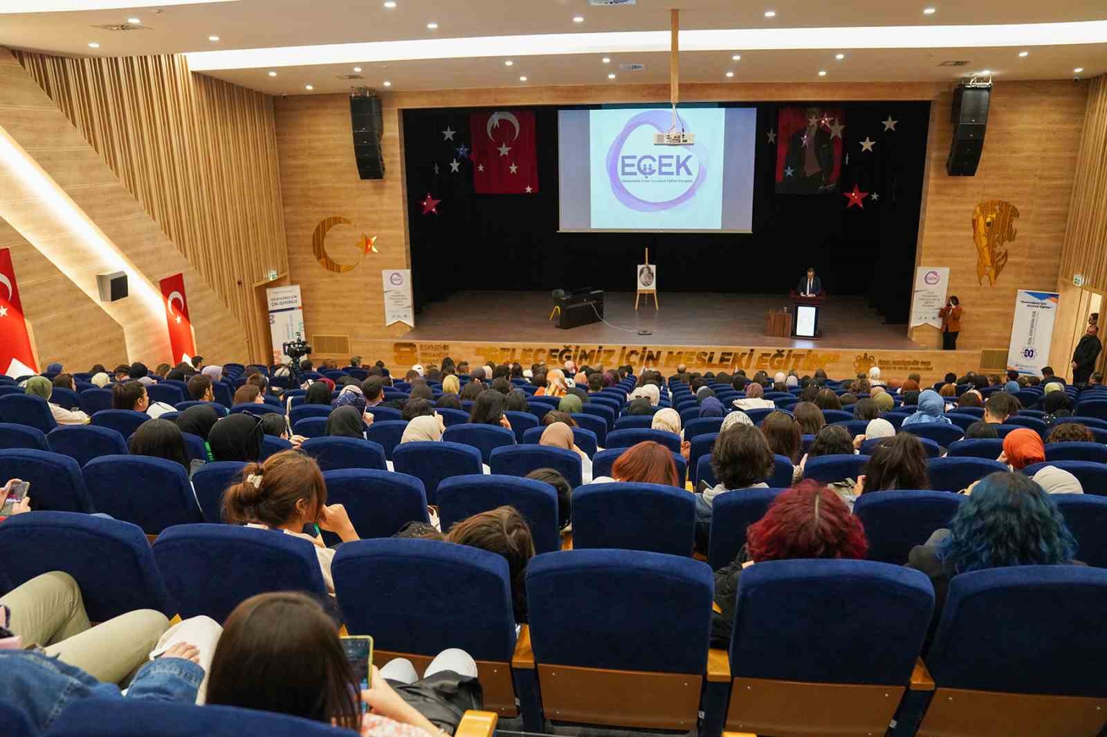 Başkan Ataç Uluslararası Erken Çocukluk Eğitimi Kongresi’ne katıldı