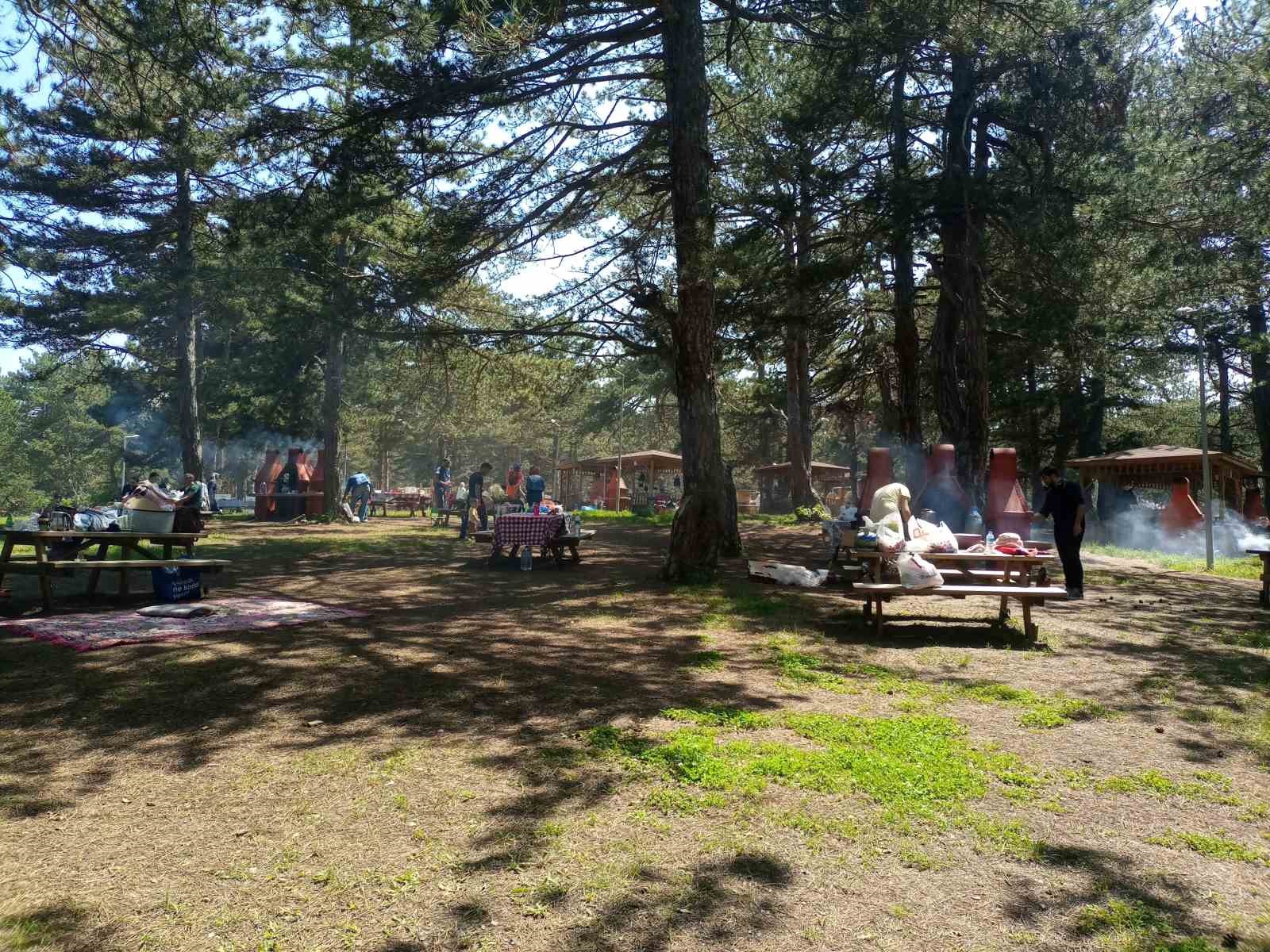 Küçükelmalı Tabaiat Parkı’na bayramda akın ettiler