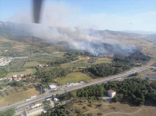 İzmir'de ormanlık alanda yangın çıktı! Havadan ve karadan müdahale ediliyor