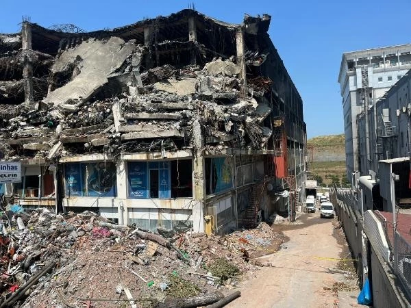 Başakşehir'de 4 gün yanan fabrikanın son hali!