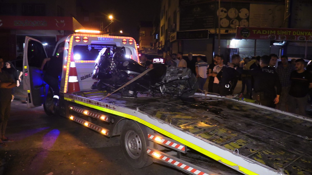 Adana'da otomobil, motosikletli Yunus ekiplerine çarptı: 2 polis ağır yaralı