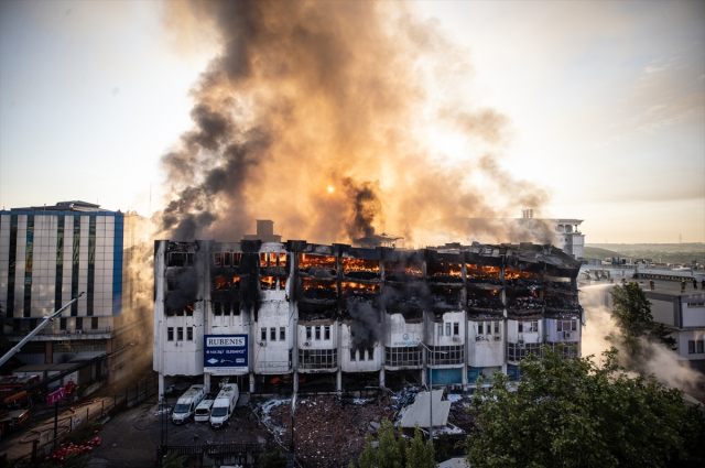 İstanbul Başakşehir'de fabrika yangını! Dün akşamdan beri söndürülemedi