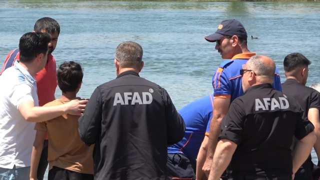 Kızılırmak'a düşen topu almak için suya giren 3 çocuk hayatını kaybetti