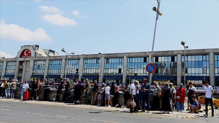 15  Temmuz Demokrasi Otogarı'nda yoğunluk: Yurt dışı için otobüsleri tercih ediyorlar