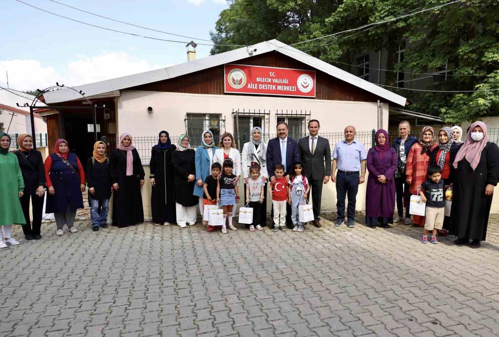 Vali Kızılkaya, kursiyerler ile bir araya geldi