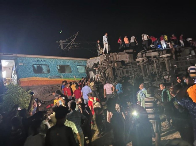 Hindistan'daki tren kazasına bilanço korkunç: 233 ölü, 900'den fazla yaralı var