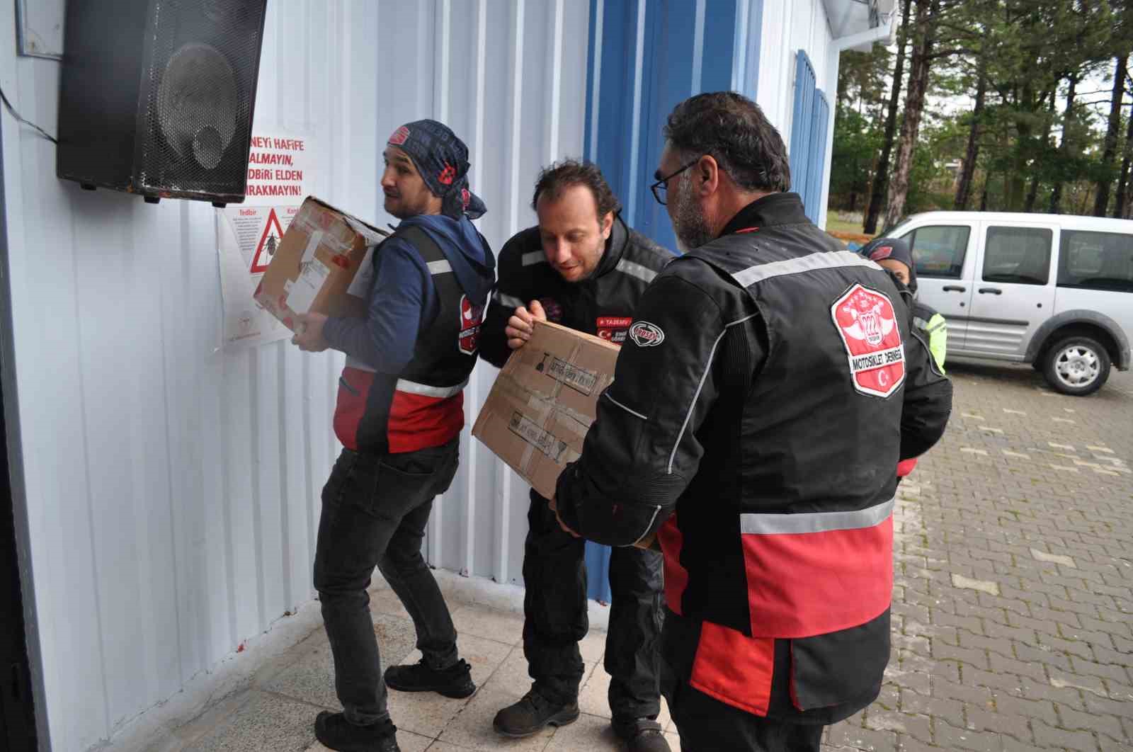 Motosiklet derneğinden köy okuluna anlamlı kitap desteği