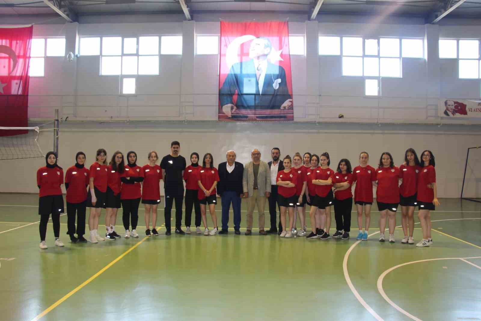 Kadın Voleybol Takımı sezonun ilk antrenmanını gerçekleştirdi