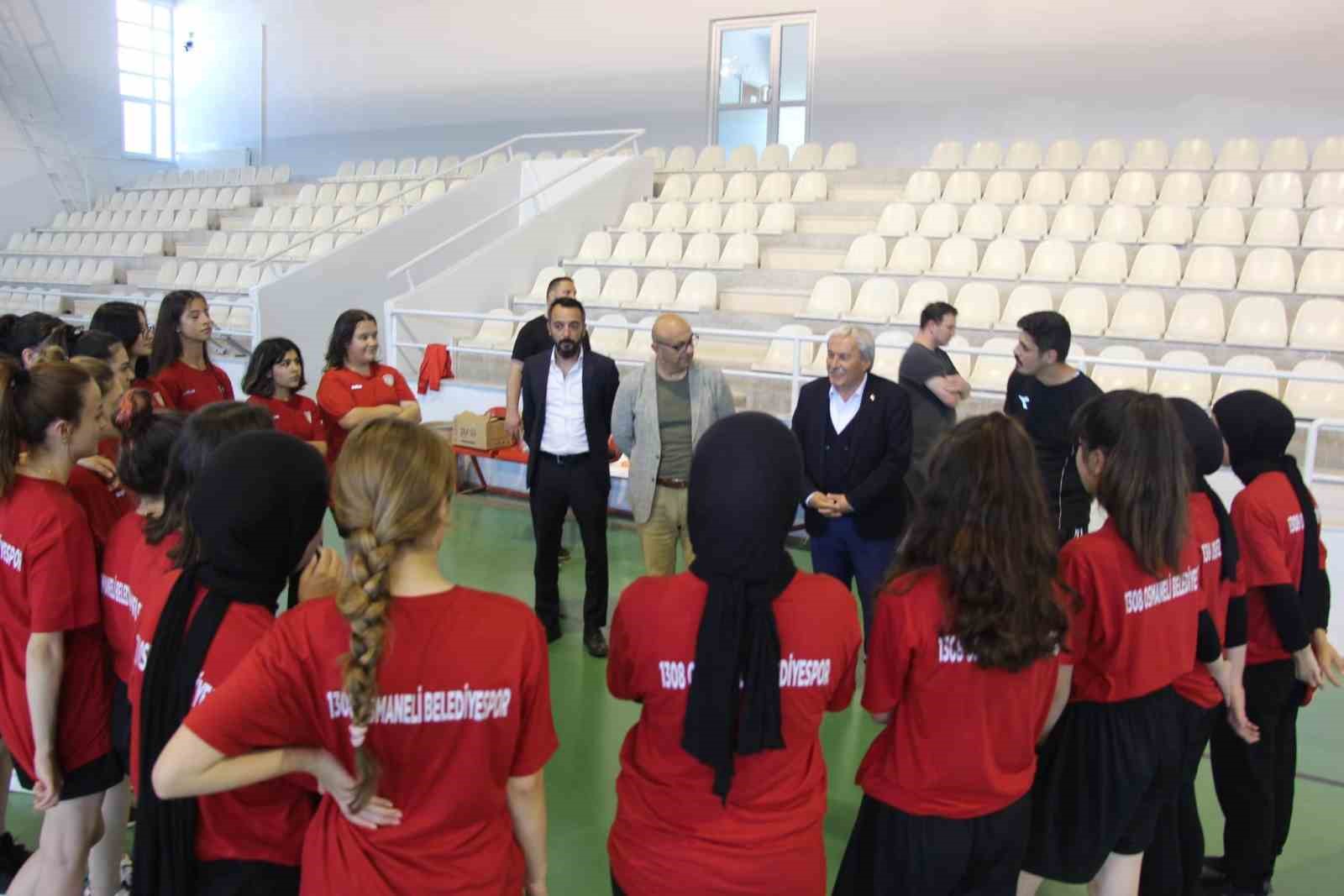 Kadın Voleybol Takımı sezonun ilk antrenmanını gerçekleştirdi