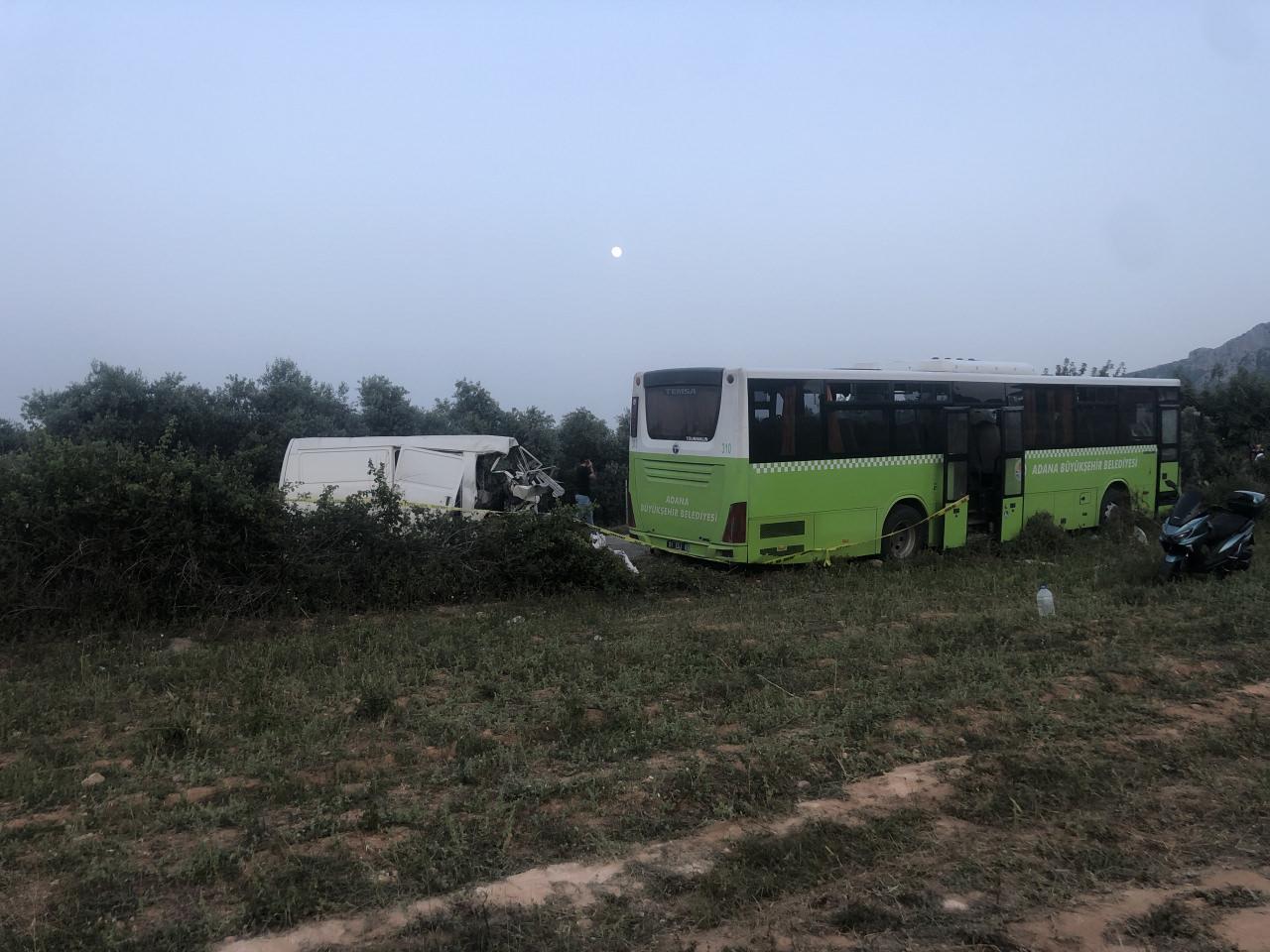 Adana'da katliam gibi kaza: 3 ölü, 10 yaralı!