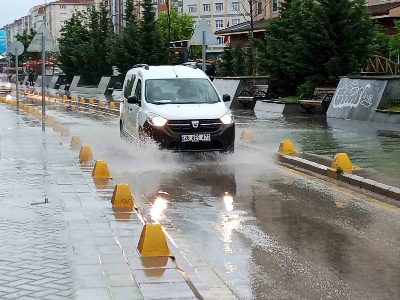 Eskişehir güne yağmurlu başladı