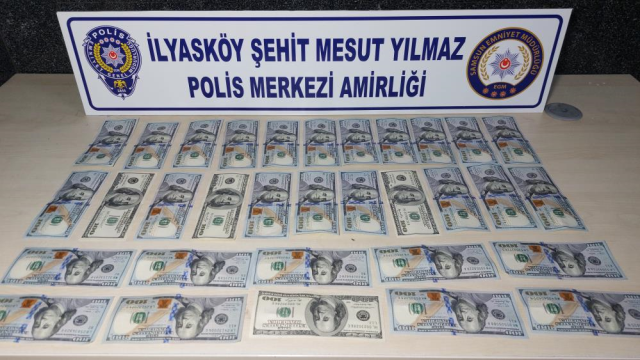 İnsanlık ölmemiş dedirten olay! Çöpten bir tomar dolar bulan kadın, soluğu emniyette aldı