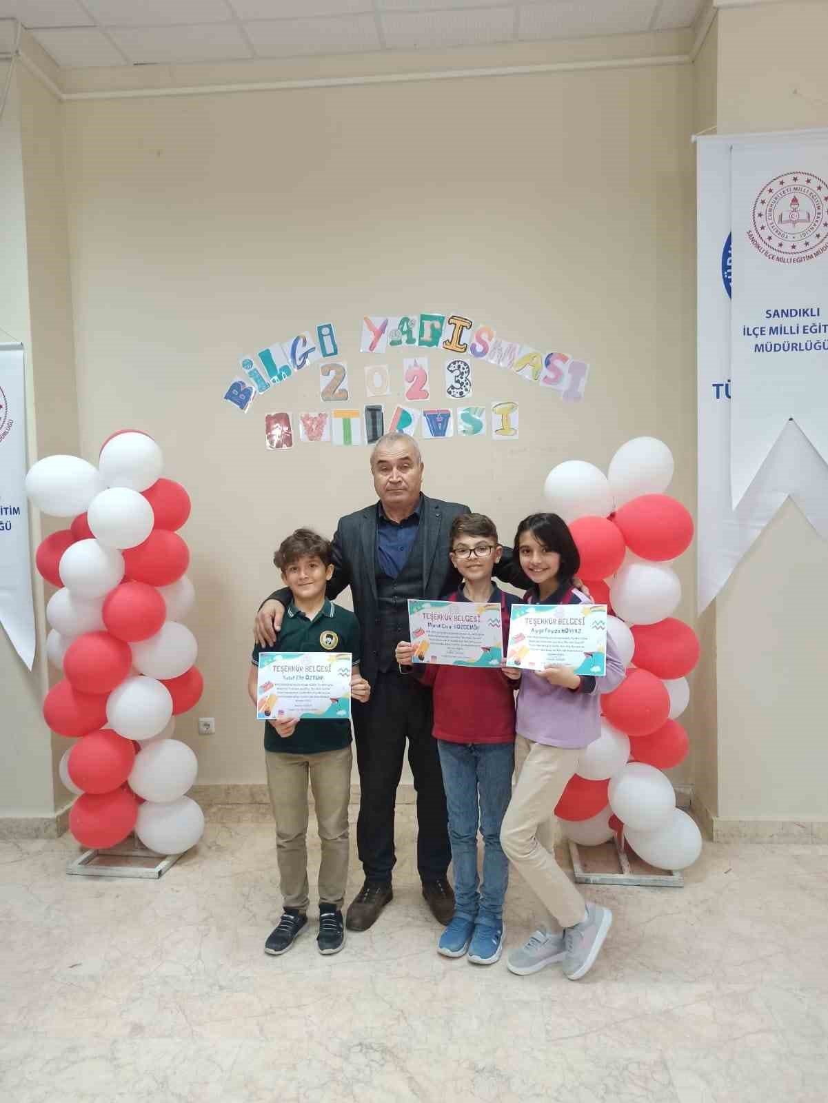 Miralay Reşatbey İlkokulu bilgi yarışmasında birinci oldu