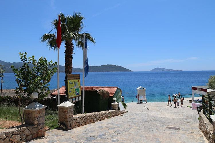 Antalya Mavi Bayraklı plajlarıyla turistlerin ilgi odağı haline geldi!