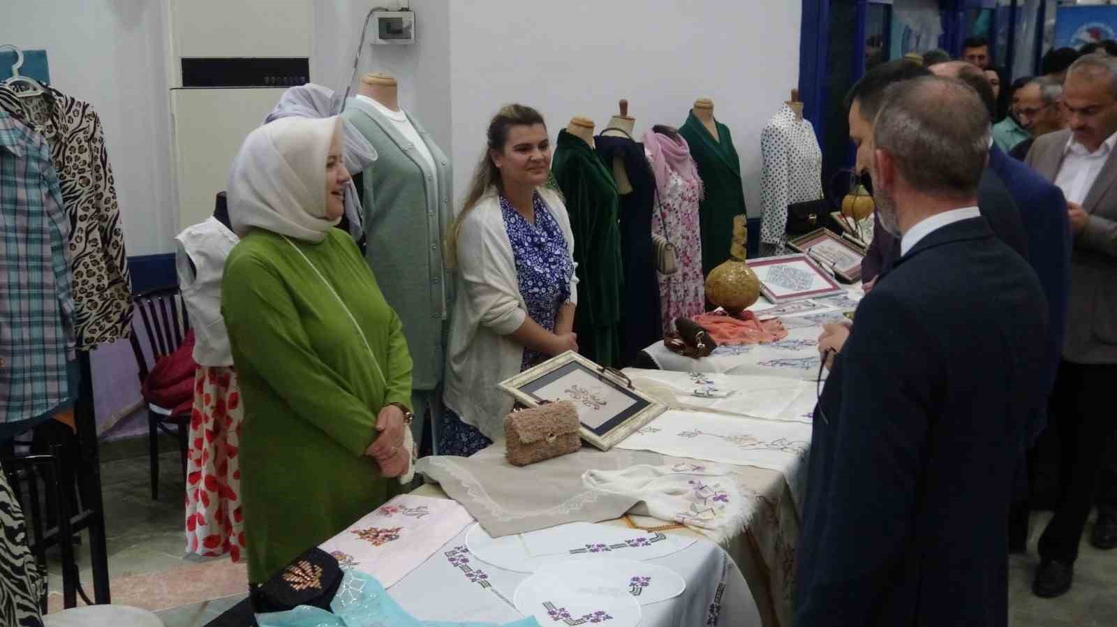 Sandıklı Halk Eğitim Merkezi yıl sonu sergisi açtı