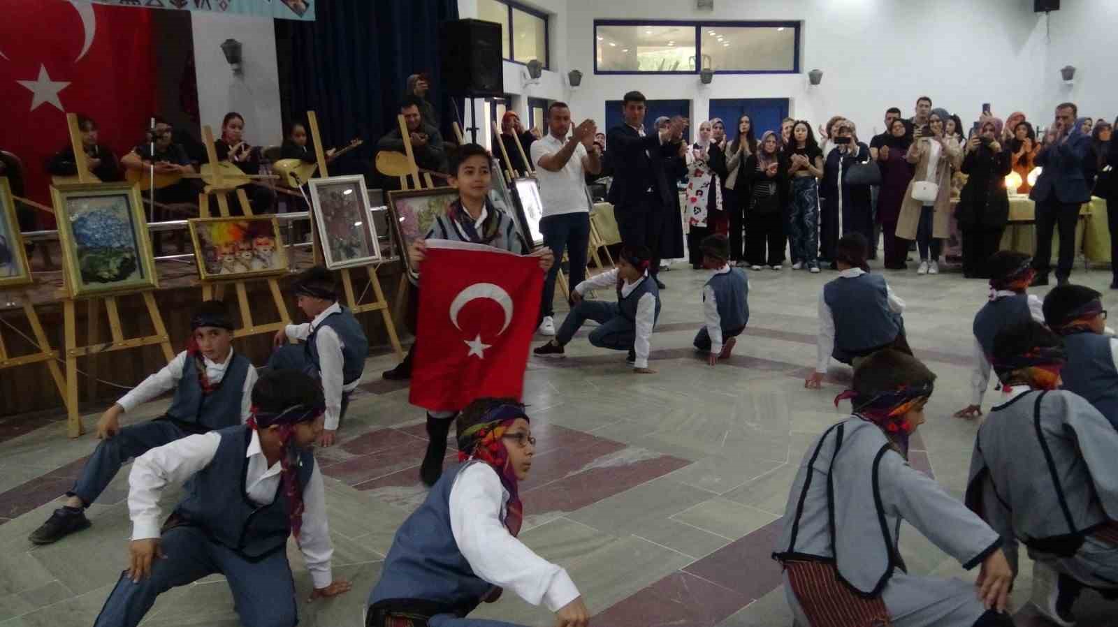 Sandıklı Halk Eğitim Merkezi yıl sonu sergisi açtı