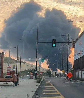 ABD'nin Philadelphia eyaletinde akaryakıt yüklü tanker patladı, yol çöktü