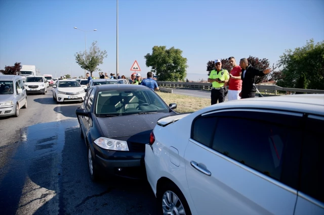 Eskişehir'de 9 otomobilin karıştığı zincirleme trafik kazası! Yaralılar var