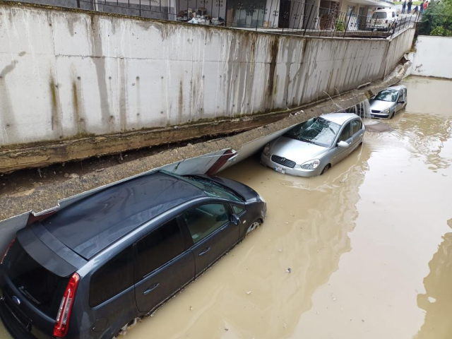 Selin vurduğu Samsun'da karayolu göle döndü! Belediye genel sekreteri dahil onlarca vatandaş yolda kaldı