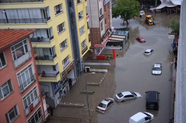 Sele teslim olan Ankara'da Mansur Yavaş'tan kritik uyarı: Taşma noktasına geldi