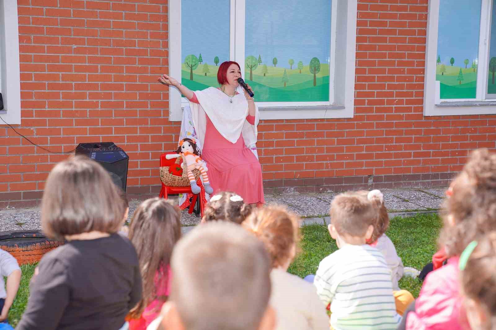 Çocuklar şair Elem Erk ile buluştu