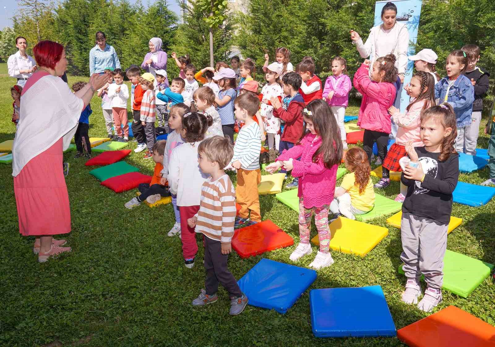 Çocuklar şair Elem Erk ile buluştu