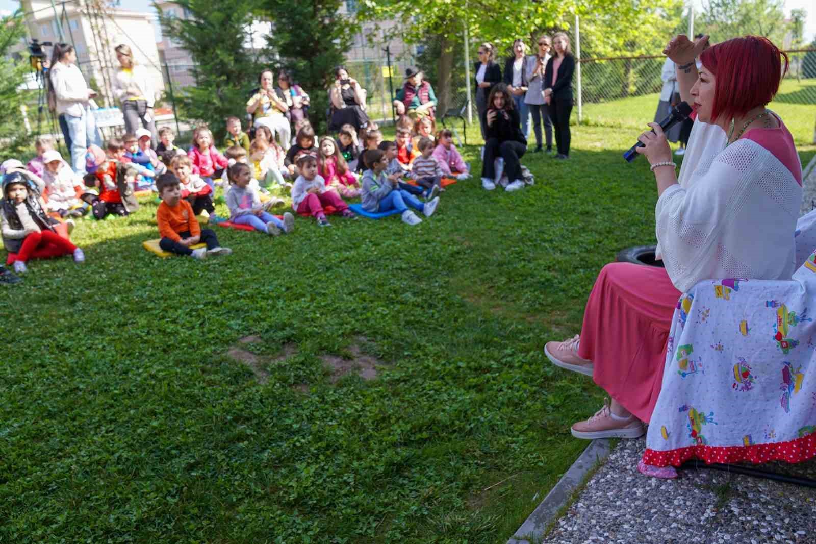 Çocuklar şair Elem Erk ile buluştu