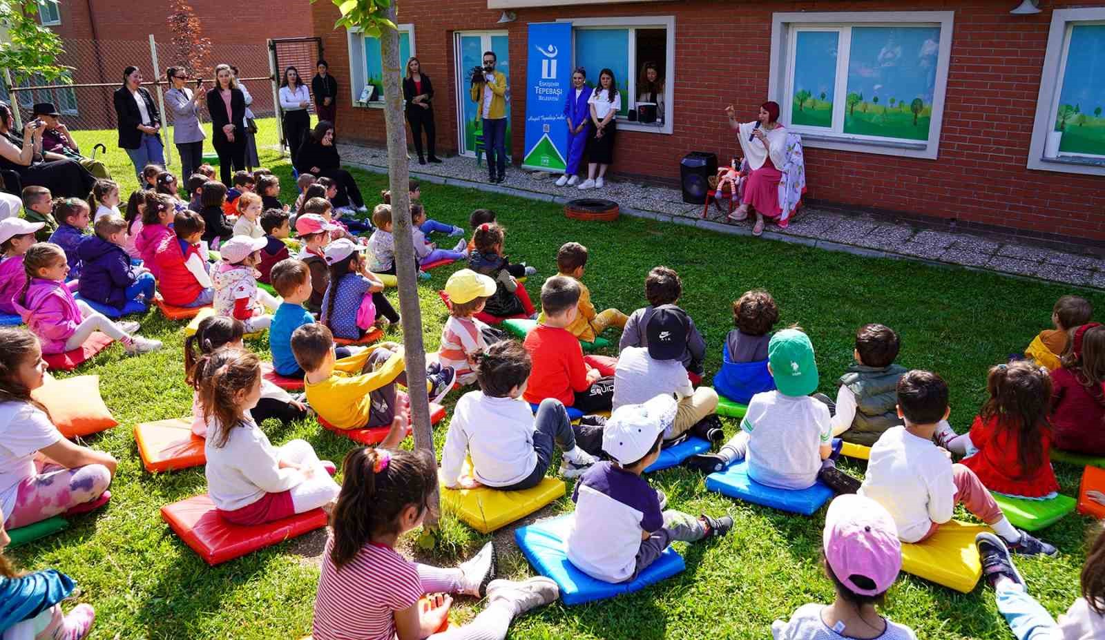 Çocuklar şair Elem Erk ile buluştu