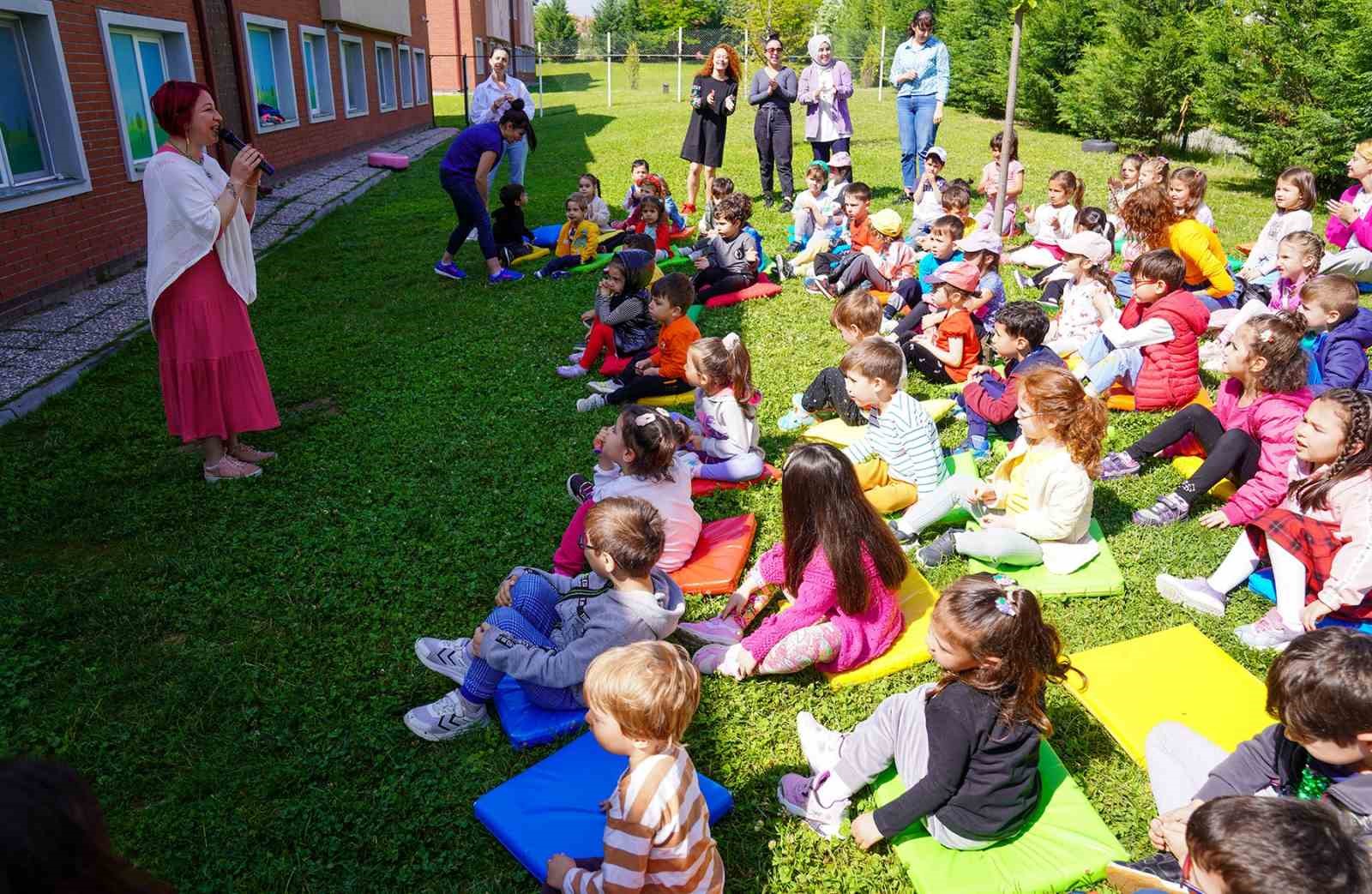 Çocuklar şair Elem Erk ile buluştu