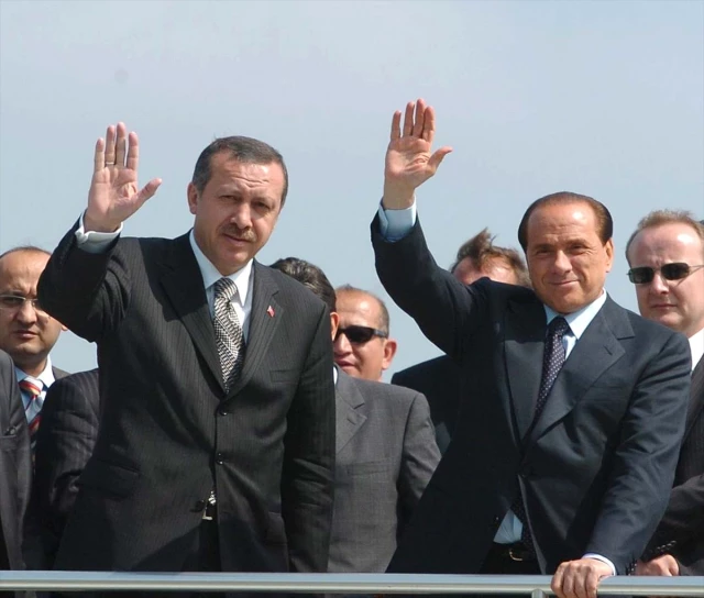 Berlusconi'nin cenazesine, Türkiye'den Hakan Fidan ve Ömer Çelik katılacak