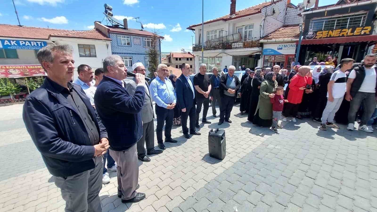 Hisarcık’ta 15 kişilik hac kafilesi kutsal topraklara dualarla uğurlandı