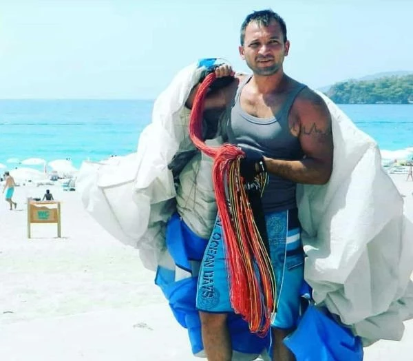 Yamaç paraşütü yaparken 200 metreden denize düşerek hayatını kaybetti! Paylaşımı yürek burktu
