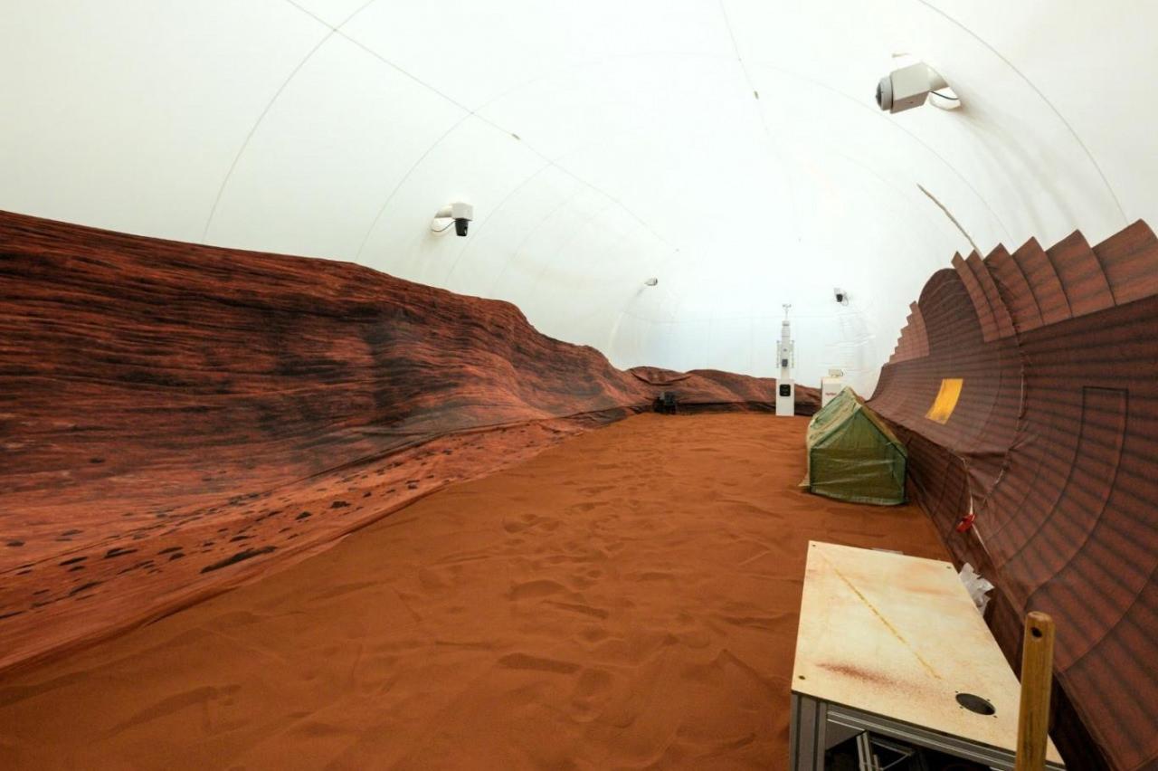 NASA'nın çılgın projesi: 4 kişi bir yıllığına 158 metrekarelik alanda yaşayacak!