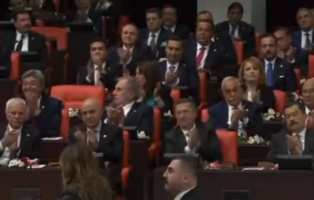 İYİ Partili Ayyüce Türkeş yemin etti, alkışlayanlardan biri de ağabeyi AK Partili vekil Tuğrul Türkeş oldu