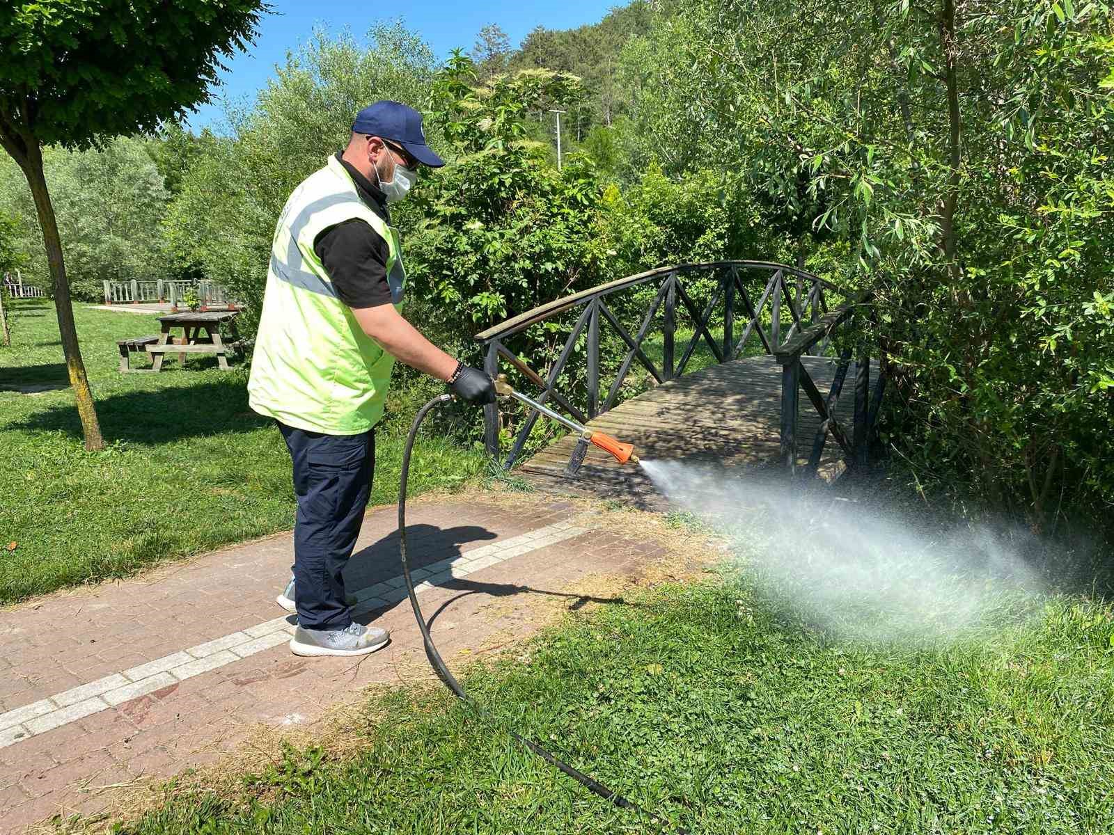 Bozüyük’te haşere mücadelesi kene ilaçlaması ile sürüyor